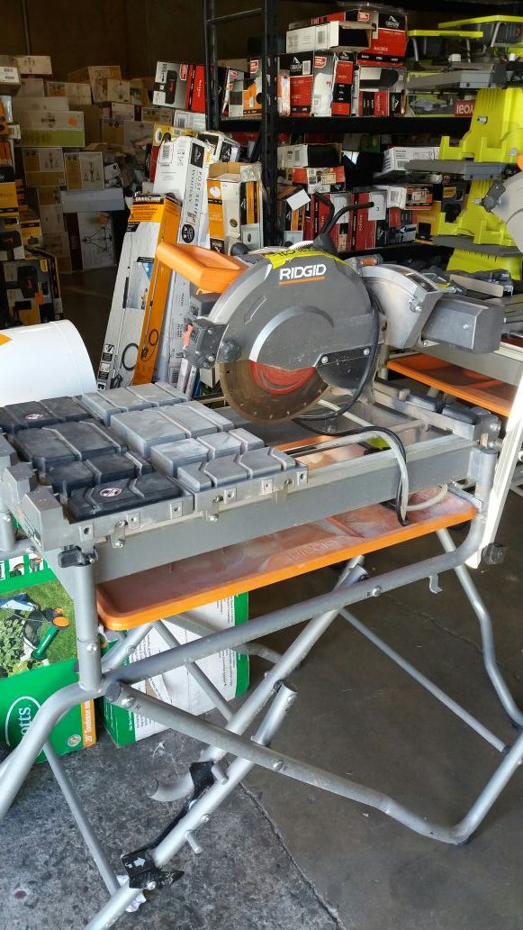 Ridgid 10inch wet tile saw with stand for Sale in Phoenix, AZ OfferUp