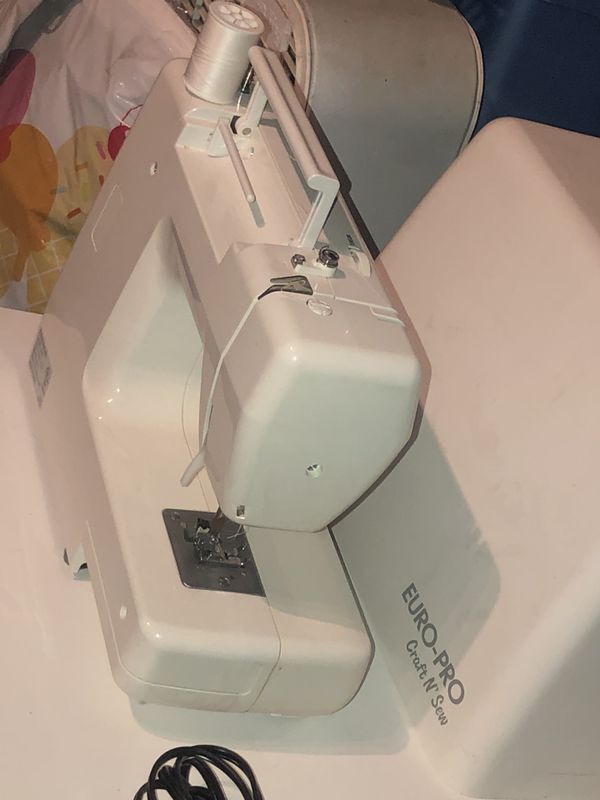 EUROPRO CRAFT N’ SEE MODEL 7500 SEWING MACHINE MINT 100 PERFECT