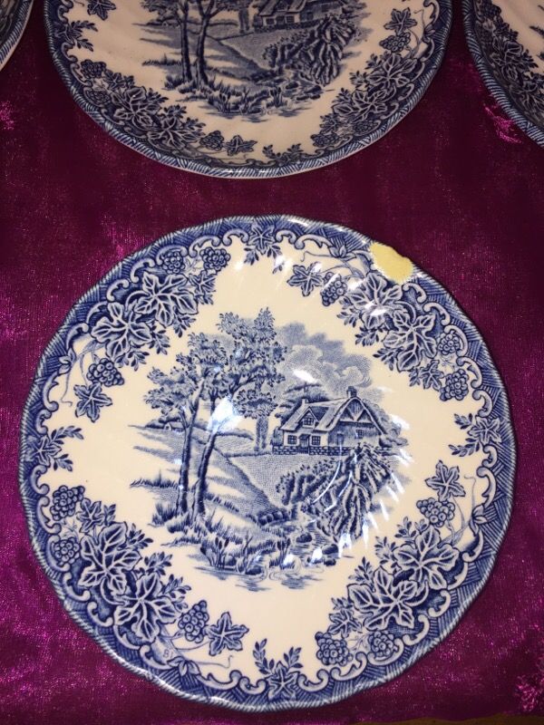 Set of 5 small Churchill fine English tableware made in Staffordshire