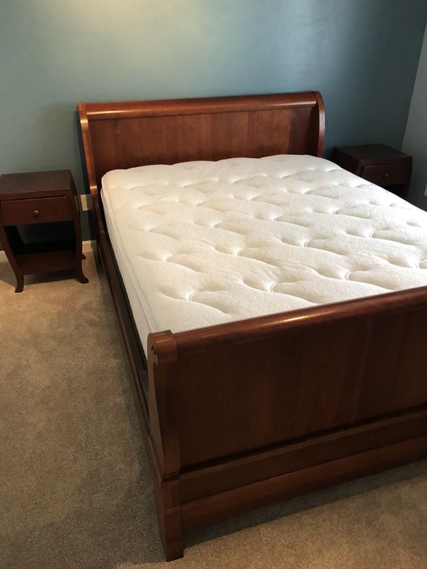 Ethan Allen cherry wood sleigh bed (Queen) for Sale in Sammamish, WA