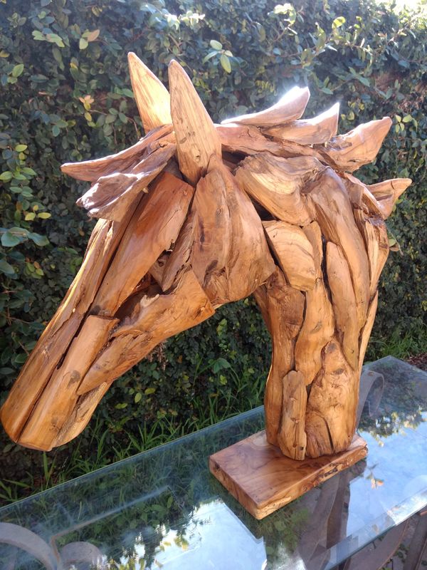 horse head wooden sculpture