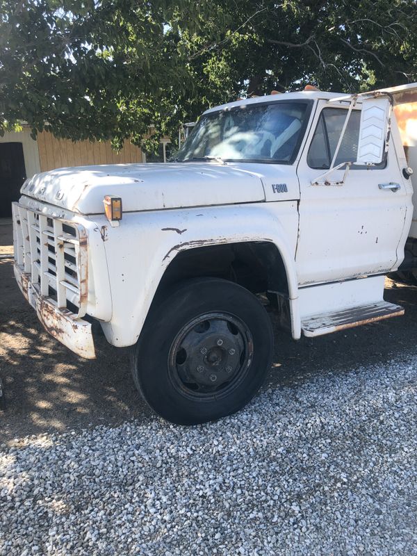 1975 Ford F600 5 ton dual pump dump truck for Sale in Hesperia, CA