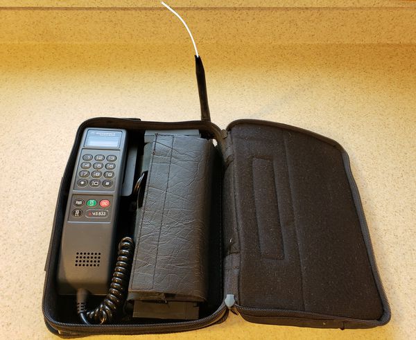 Vintage Car & Bag Phone | Motorola America Series MS833 for Sale in ...