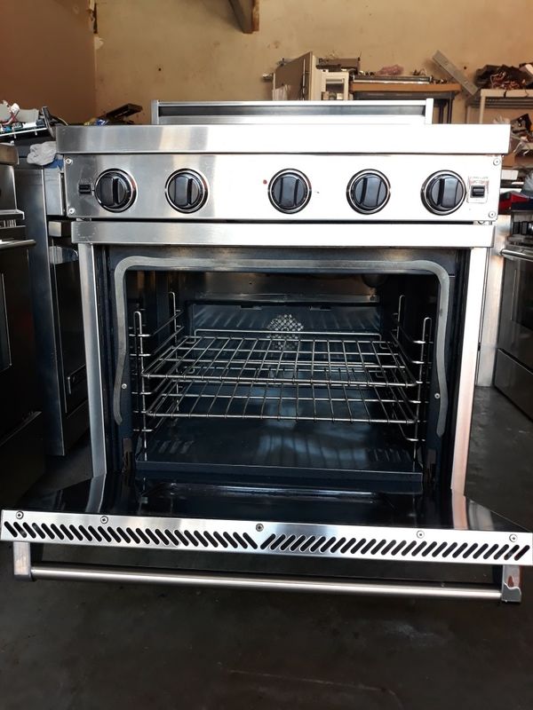 VIKING PROFESSIONAL STOVE 30" GAS NATURAL 4 BURNERS for Sale in Hayward