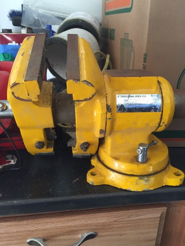 Alltrade 5" Bench Vise for Sale in Kent, WA - OfferUp