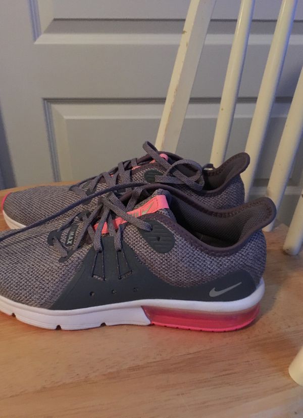 Gray and pink nike air max. SIZE: 7Y for Sale in Newport News, VA - OfferUp