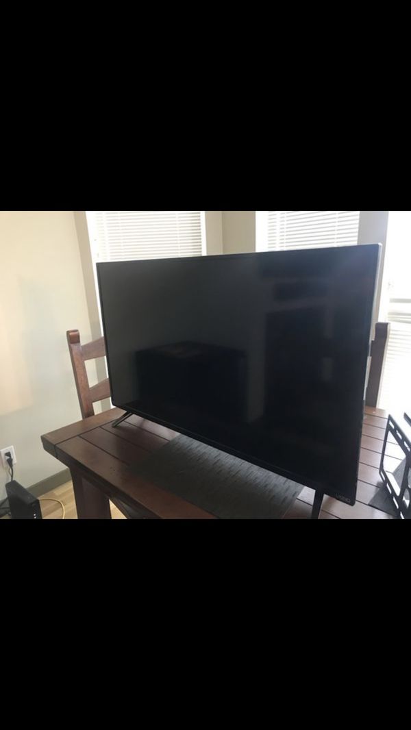 Vizio 43” Smart LED TV + Wall Mount for Sale in Lynnwood, WA OfferUp