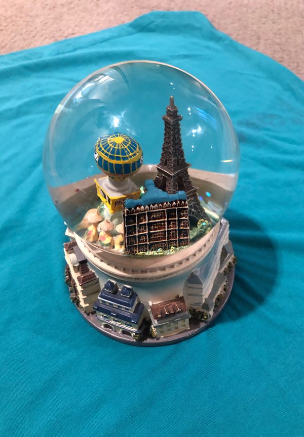 Paris Las Vegas Snow Globe for Sale in Brunswick, GA - OfferUp