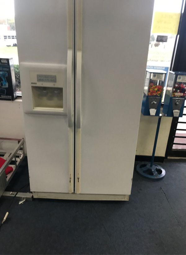 Kenmore Coldspot White Side by Side Refrigerator & Freezer / ice
