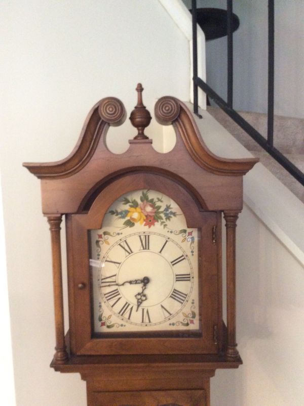 Vintage Grandfather Clock. Colonial Manufacturing Co. of Zeeland