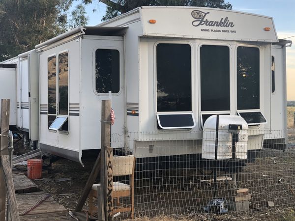 2007 40 foot park model travel trailer. 4 pop outs for Sale in Clovis