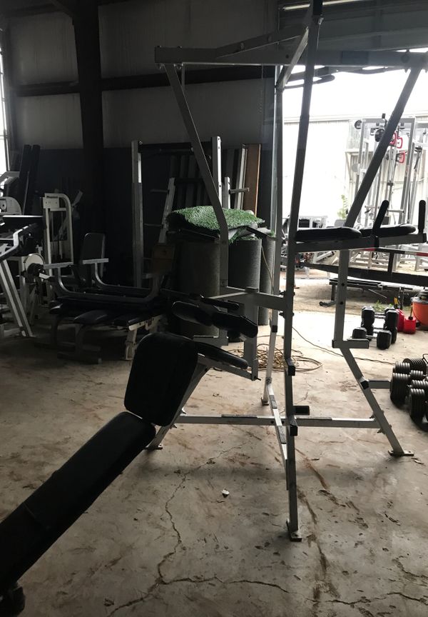 Hammer strength body weight tree with sit up bench for Sale in San Leon