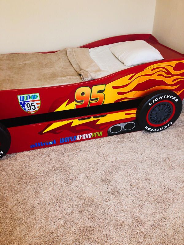 Lightning McQueen Trundle twin bed / kids for Sale in Katy, TX OfferUp