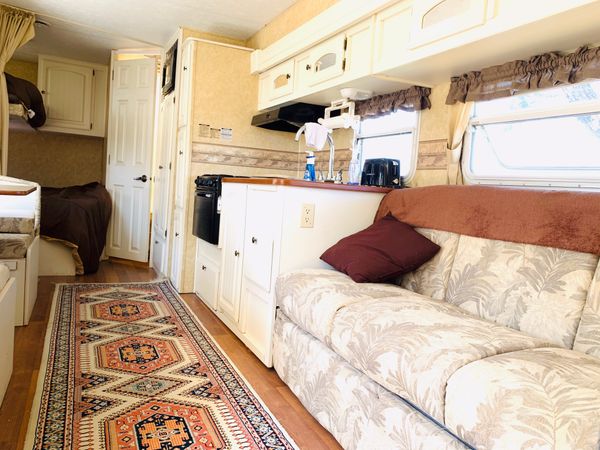 32’ Starcraft Camper— Fully Equipped— must see! for Sale in Newport