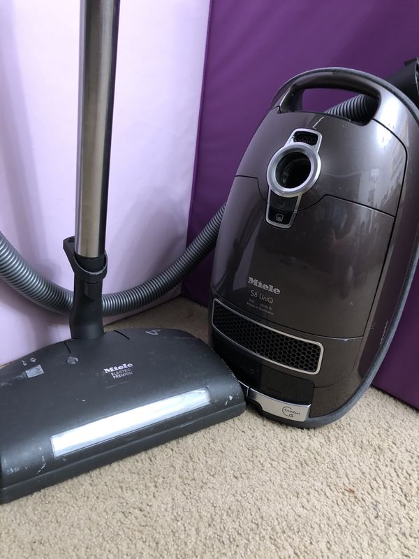 Miele S8 UniQ Vacuum for Sale in Tacoma, WA - OfferUp