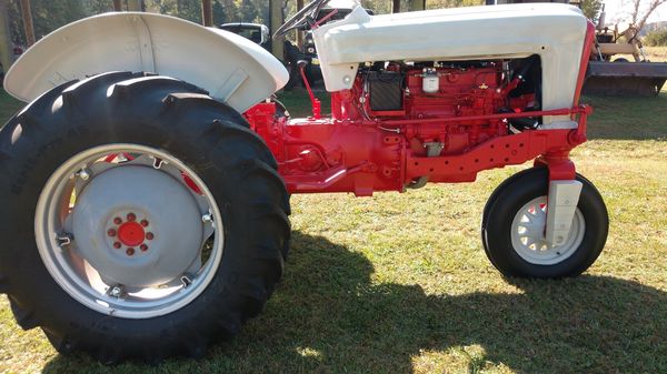 Ford 1957 961 diesel tractor for Sale in Virginia Beach, VA - OfferUp