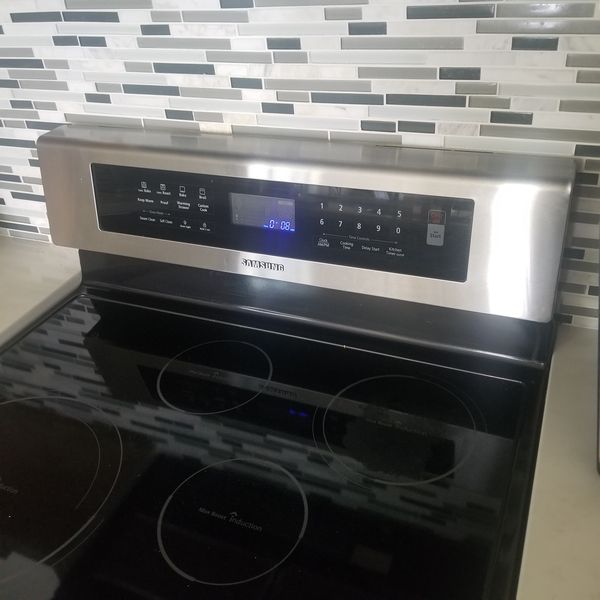 Samsung Induction Stove Range MODEL FTQ307NWGX for Sale in Lake Worth