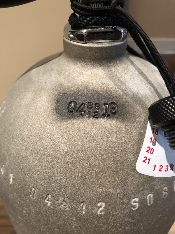 Two Aluminum 80 cu ft Scuba Tanks for Sale in WA OfferUp