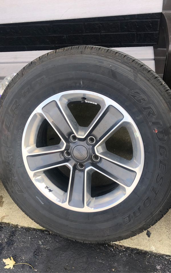 2019 Jeep Wheels with tires in great shape! 2557018 Jeep