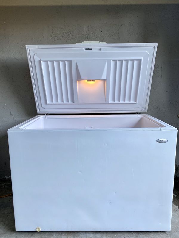 *Clean* 14.5 Cubic Ft Whirlpool Deep Chest Freezer for Sale in Seattle, WA OfferUp