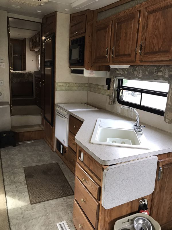 2004 Arctic Fox 5th Wheel Travel trailer 29.5’ for Sale in