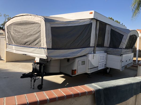 2004 fleetwood coleman bayside elite