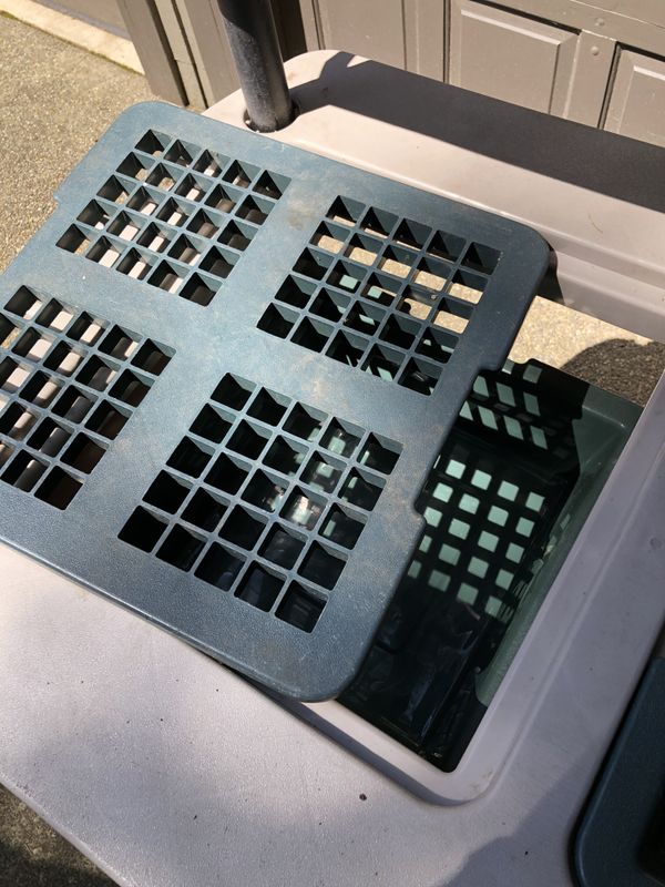 Garden Potting Bench, Rubbermaid for Sale in CascadeFairwood, WA OfferUp