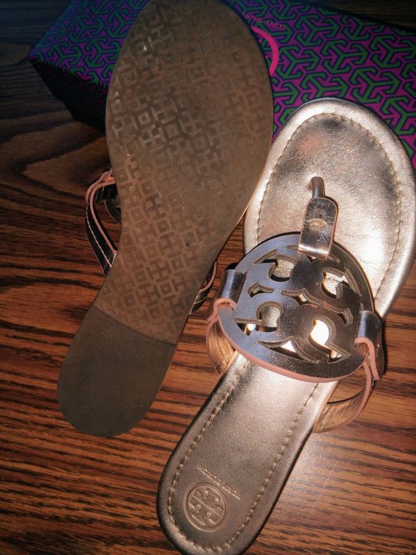 rose gold tory burch flip flops