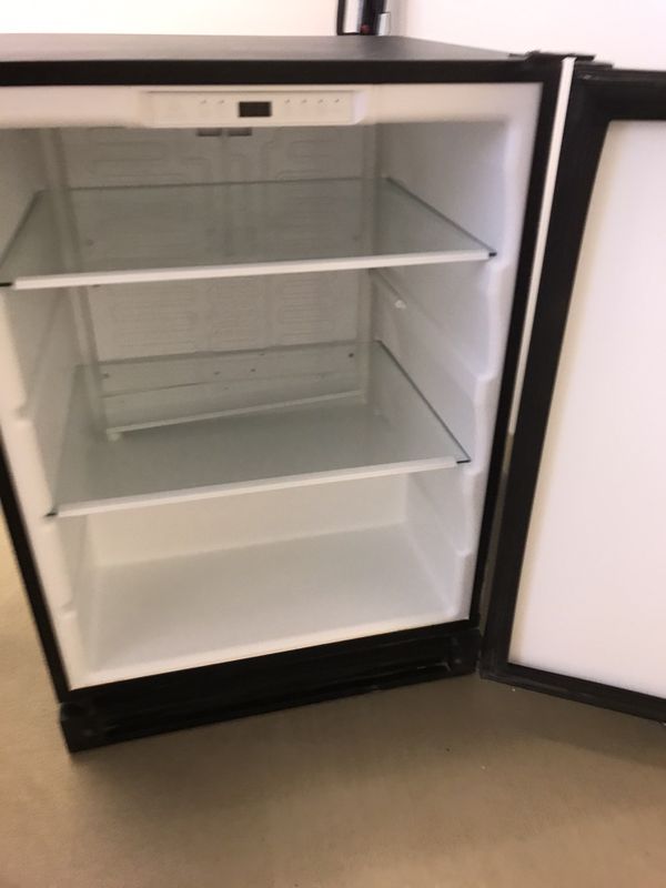 ULINE Model U1224rs00A Under Counter Fridge for Sale in Los Angeles