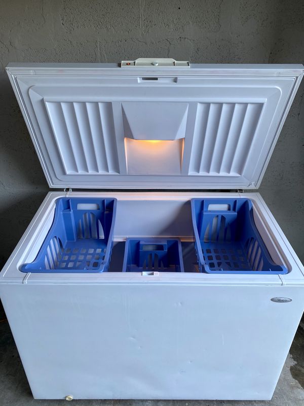 *Clean* 14.5 Cubic Ft Whirlpool Deep Chest Freezer for Sale in Seattle