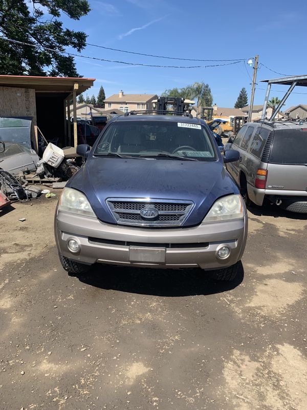 2003 Kia Sorento for parts only. (Bad engine) for Sale in Modesto, CA