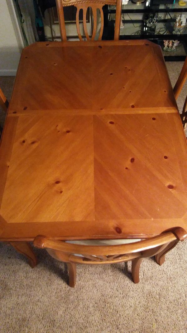 Kitchen Table Made By Markor International Furniture For Sale In