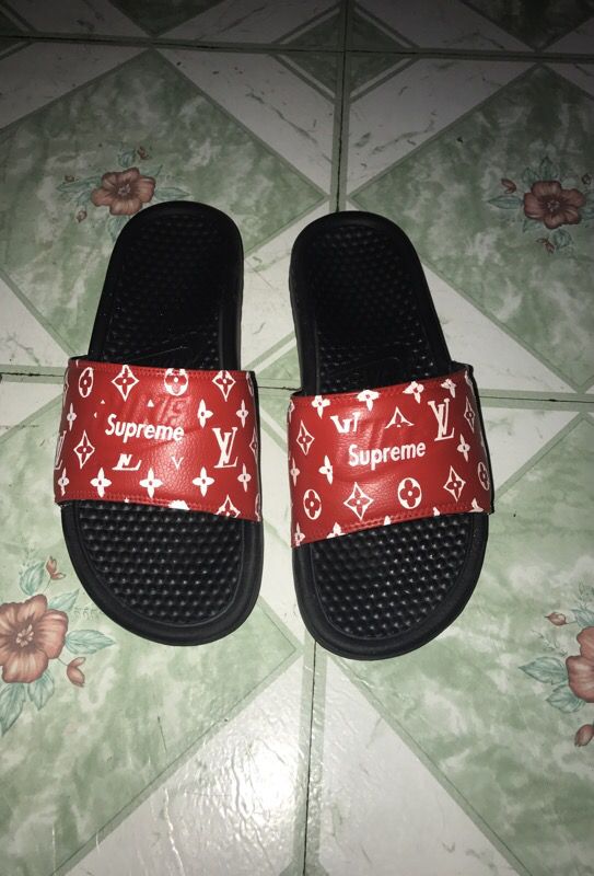 Custom Supreme x Louis Vuitton Nike Slides sz 8 for Sale in Chicago, IL - OfferUp