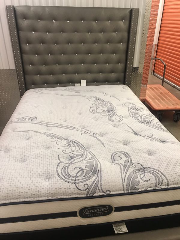 Beautiful queen size bed with Beautyrest recharge mattress memory foam