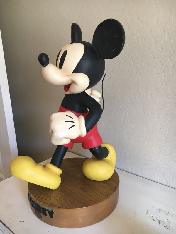 outdoor mickey mouse statue