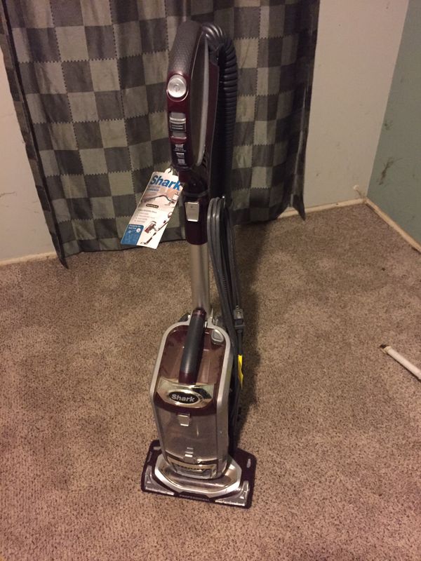 Shark Vacuum (6months old) for Sale in San Diego, CA - OfferUp