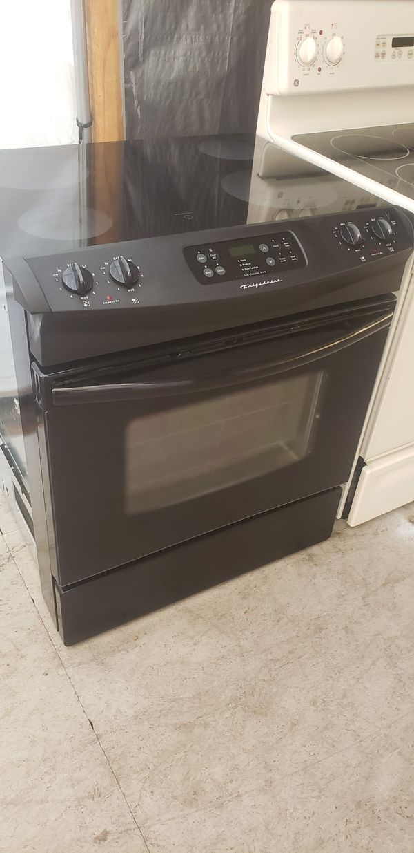 FRIGIDAIRE SLIDEIN GLASS TOP STOVE IN GOOD CONDITION! for Sale in