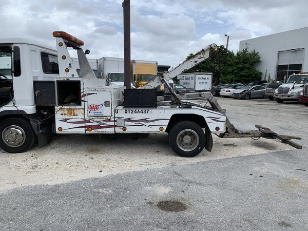 Nissan ud tow truck 2005 for Sale in Miami Gardens, FL - OfferUp