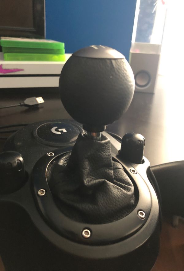 Logi tech Xbox one steering wheel with clutch for Sale in Pelham Manor
