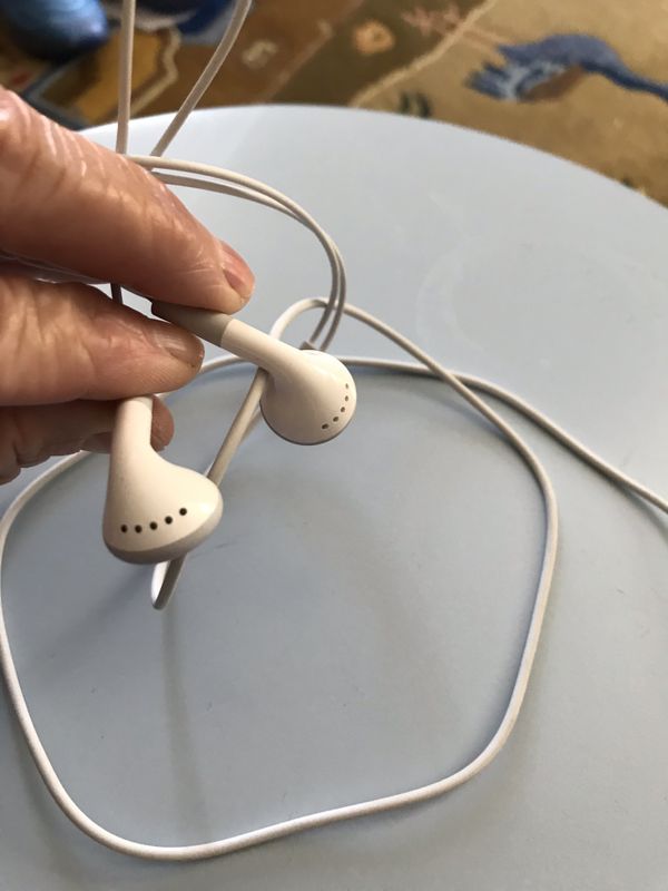 Old School Apple Earbuds for Sale in La Crescenta, CA - OfferUp