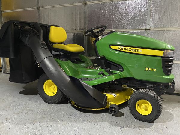 John Deere X300 Garden Tractor 42 In Edge™ Deck Riding Mower Wbagger