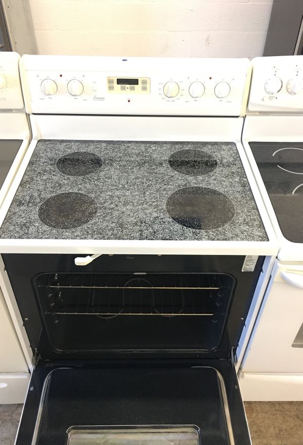 White Amana Stove! Excellent conditions! Self clean oven! Glass on top