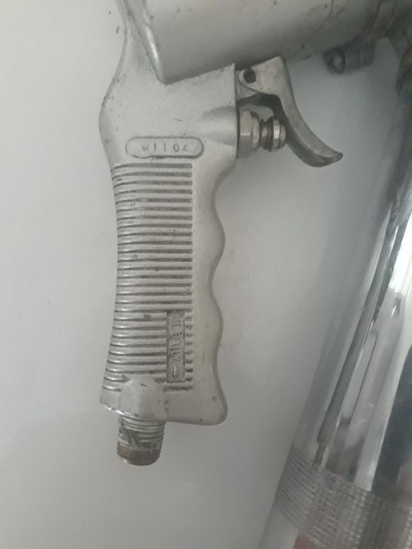 AIR GREASE GUN by CAMPBELL HAUSFELD TL053700AV for Sale in Bamberg
