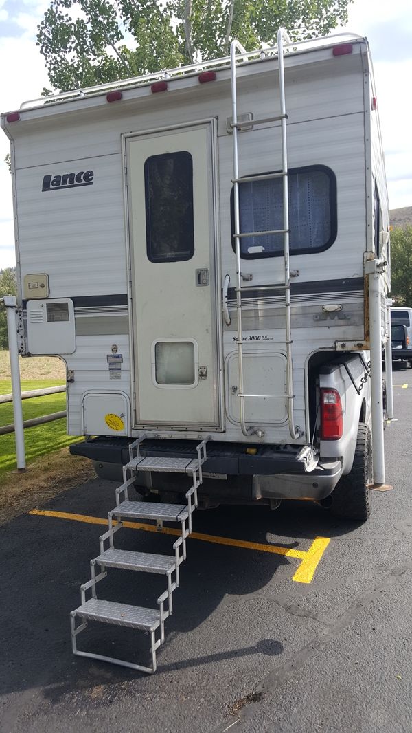 1997 lance squire 3000 truck camper for Sale in Wilsonville, OR - OfferUp