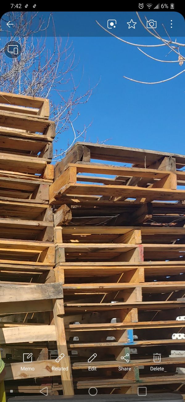 I pick up ..free pallets for Sale in Winchester, CA OfferUp