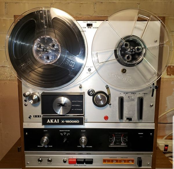 Vintage. AKAI 1722II Stereo Reel to Reel Tape Recorder for Sale in
