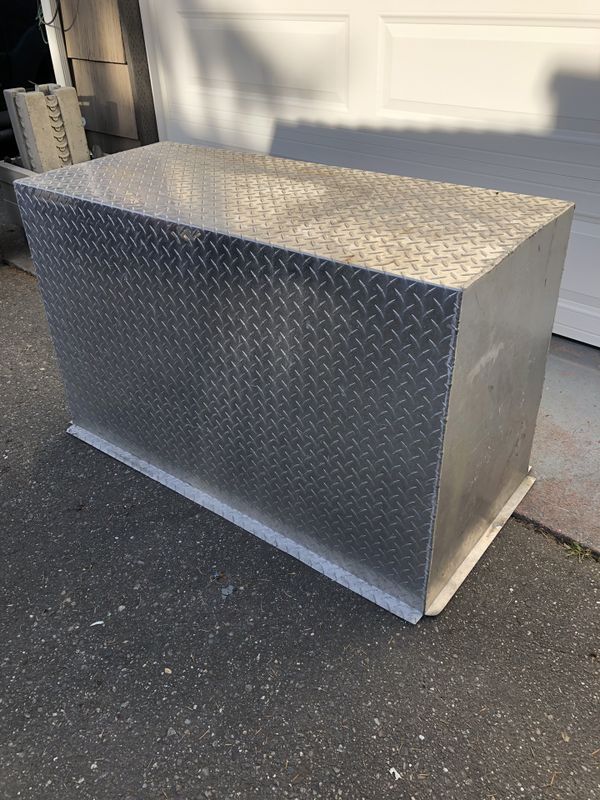 Aluminum Diamond Plate Storage Box for Sale in Mountlake Terrace, WA