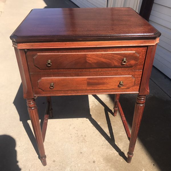 INDUSTRIAL STRENGTH DOMESTIC ROTARY SEWING MACHINE 153 SERIES w/ TABLE