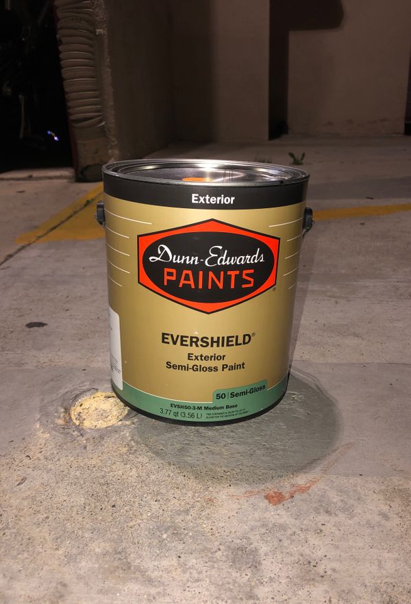 Dunn Edwards evershield 1 gallon paint for Sale in Los