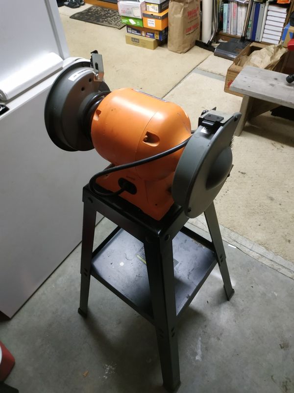 Central Machinery 6 inch bench grinder with stand for Sale in Lynnwood